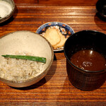 薪鳥新神戸 - 薪そぼろご飯 + 韮 & 味噌汁