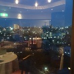 中国レストラン 胡蝶花 - 窓から眺める夜景