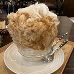 甘味茶屋 ぶどうの木 - かき氷　大きくてふわふわ
