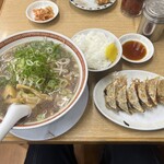 ラーメン 天 - Bセット (ラーメン(大)、ライス、餃子(7コ入)) 1,050円 
