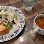 再度山荘 - 炭焼きスペアリブランチセットのスープとパンサラダ