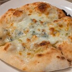 再度山荘 - クアトロフォルマッジオハーフサイズ1160円