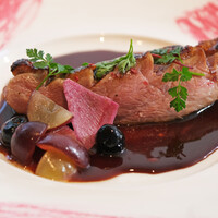 サザンタワーダイニング - ランチコース 3780円 の鴨胸肉のロースト 東京産ブルーベリーソース