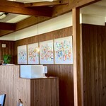 長江SORAE - この奥が厨房で、柱の影からそっと見守ってくれている