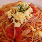 パラディーゾ - ロースハムとゆで卵のトマトソースパスタ