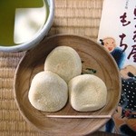 Nikendiyamochikadoyahonten - 名物・二軒茶屋餅！