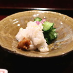 喰善 あべ - 鱧の焼霜　梅山葵が添えられております　(2014/05)