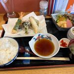 揚げたて天ぷら はまだ - 料理写真:暫く待つとお勧めてんぷら御膳の最初の天ぷらが運ばれてきました。
 