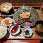 京の米料亭 八代目儀兵衛 - 三種の焼き魚御膳1,980円、いくら醤油漬け500円追加