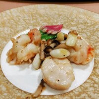 南園 - ホタテ貝と海老の陳皮黒胡椒炒め