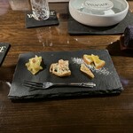 ヤナガセ - チャーム
                                カレー風味のピクルス/バゲット/ドライオレンジ