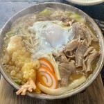 糸庄 本店 - 大量の豚モツの他、海老天も入ってます。