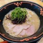W2 - 令和6年12月 夜営業時間(18:00〜25:00)
クサくない豚骨ラーメン 税込890円