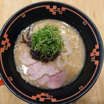 W2 - 令和6年12月 夜営業時間(18:00〜25:00)
クサくない豚骨ラーメン 税込890円