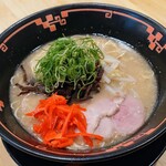 W2 - 令和6年12月 夜営業時間(18:00〜25:00)
クサくない豚骨ラーメン 税込890円