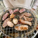 炭火ホルモン うち家 - 