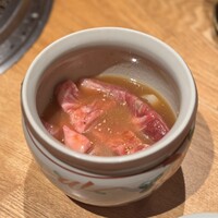 北新地 肉料理 名門 - 壺漬けカルビ