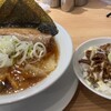 生わんたんらぁめん専門店 赤黄緑 天満店