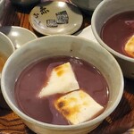 赤福 - 焼き餅の焼き加減が素晴らしい！ 小豆の粒が隠れていますね。