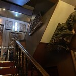 スカンディヤ - 重厚な店内。