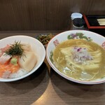 ヌードル＆スパイスカレー 今日の1番 - 