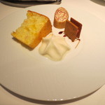 オーグードゥジュール ヌーヴェルエール - アミューズはシフォンやビスクなど定番のものが。