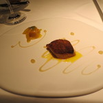 オーグードゥジュール ヌーヴェルエール - 次の前菜自分にはフォグラのポワレ。上は大根のラビオリでフォアグラとオレンジを包んだもの。新ショウガのソースで。