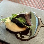 The Living Room with SKY BAR - ・牛ホホ肉の赤ワイン煮込み ザータルスパイス