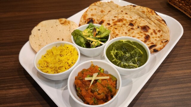 Restoran Royal India - Ageo/India | Daftar Isi