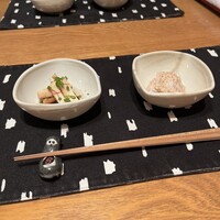 御二九と八さい はちべー - ハツモト中華和え、ハチノス胡麻和え