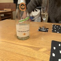 御二九と八さい はちべー - ペアリング一杯目のスパークリングワイン