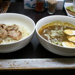 牛すじカレー 小さなカレー家 - (2014年5月再訪)カレーうどん(500円)を冷(つけうどん)にした。