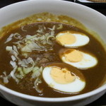 牛すじカレー 小さなカレー家 - (2014年5月再訪)ルーの入った器…煮玉子をトッピング♪