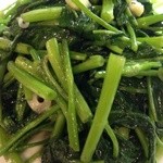 Ryu U Mon - 空芯菜炒め750円                       中国野菜の代表と言えばやはり空芯菜だ。安定した人気があるが、季節野菜につき素材が無い時もあるので入荷してる時には食べておかないと勿体無い。
