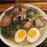 ラーメン櫻島 本店 - くずしチャーシュー麺　７９０円　くずしチャーシューの一部を中から掘り出して　【　２０１４年６月　】