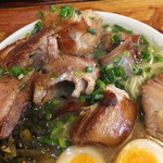 ラーメン櫻島 - くずしれチャーシュー麺　７９０円　くずしチャーシューを掘り出して　アップ　【　２０１４年６月　】