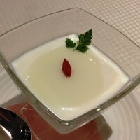 崎陽軒本店 嘉宮 - 杏仁豆腐のリンゴソース