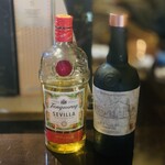 イエロー - A タンカレー セビリア ジン
B 京都蒸溜所 季の美ハウスジン