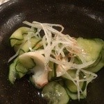 たこ焼・味処　壺心 - つきだし（きゅうりと蛸の酢の物）