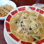 バーミヤン - 料理写真:野菜たっぷりタンメン＋半チャーハン