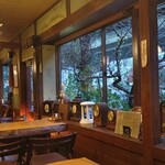 志津可 - レトロな雰囲気の店内。仕事での会食にもよく利用しました。