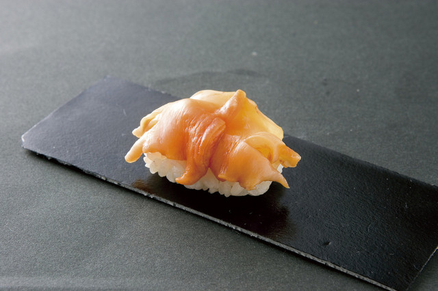 寿司 鱼がし日本一 - 赤贝