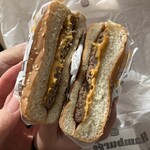 バーガーキング - チーズバーガー　ハーフカット、ソース抜き