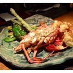 大どころ - ナント立派な「伊勢海老」登場ですよ。ビックリしました＾＾ 
      アスパラの天ぷらと焼いたヤングコーン・万願寺唐辛子が添えられています。 