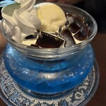 珈琲 欧蘭陀館 - 器が二重になっていて、水色の部分は食べられません