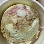 サーティワンアイスクリーム - ストロベリーロイヤルミルクティー