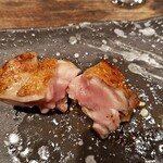 鳥焼き 羽矢て - レアーなもも焼き