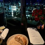 Peter - 海外のお客からの要望が多くなったこともあり、最近は日本酒のメニューも。こちらは大門　純米大吟醸。ワイングラスで飲むのに適した香り豊かな日本酒ですが、18度た高い度数なので飲み過ぎ注意。