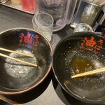 東京油組総本店 - 左が並サイズ右がWサイズの丼