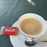 スプーン - ビスコフ付きコーヒー